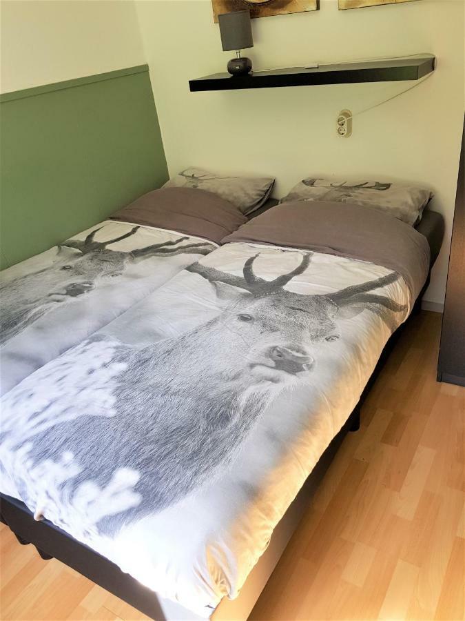 Bungalow Hartje Veluwe อ็อตเตอร์โล ภายนอก รูปภาพ